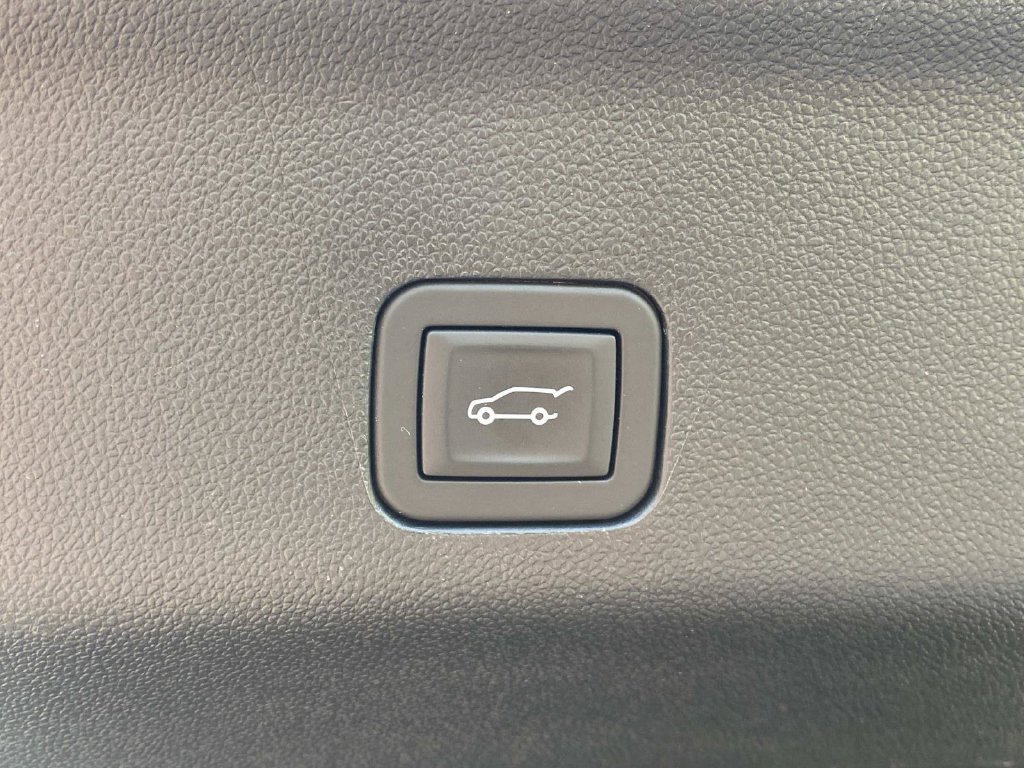 Used 2025 Chevrolet Tahoe LT AWD/4WD image 8