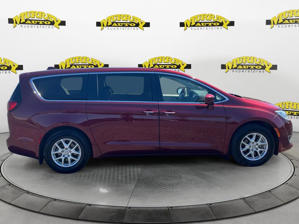 Used 2020 Chrysler Pacifica Touring w/ Advanced Safetytec Group FWD image 7