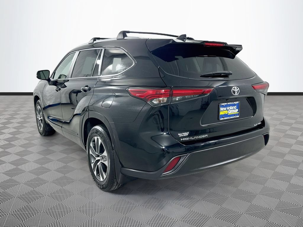 Used 2023 Toyota Highlander XLE AWD/4WD image 8