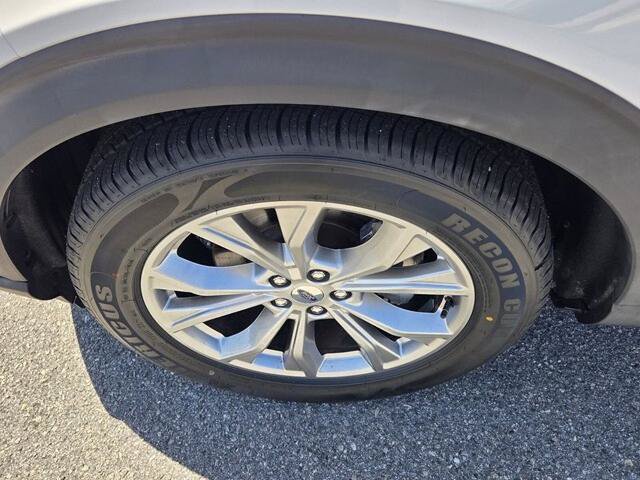 Certified 2020 Ford Explorer XLT w/ Equipment Group 202A RWD image 20
