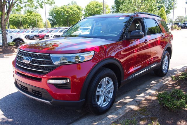 Certified 2023 Ford Explorer XLT w/ Equipment Group 202A AWD/4WD image 3