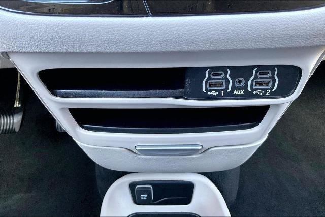 Used 2023 Chrysler Pacifica Touring-L FWD image 31