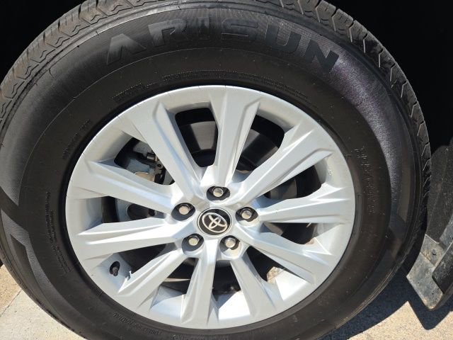 Used 2024 Toyota Grand Highlander XLE image 5