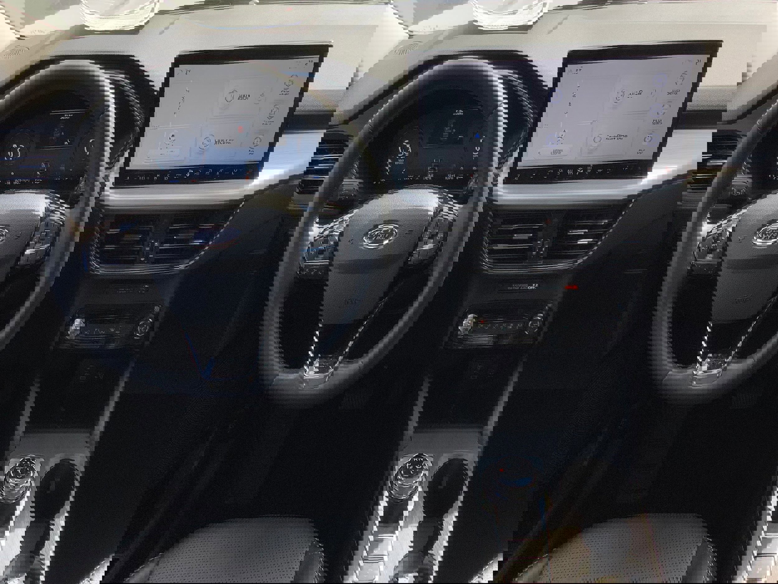 Certified 2023 Ford Escape Platinum w/ Class II Trailer Tow Package image 8