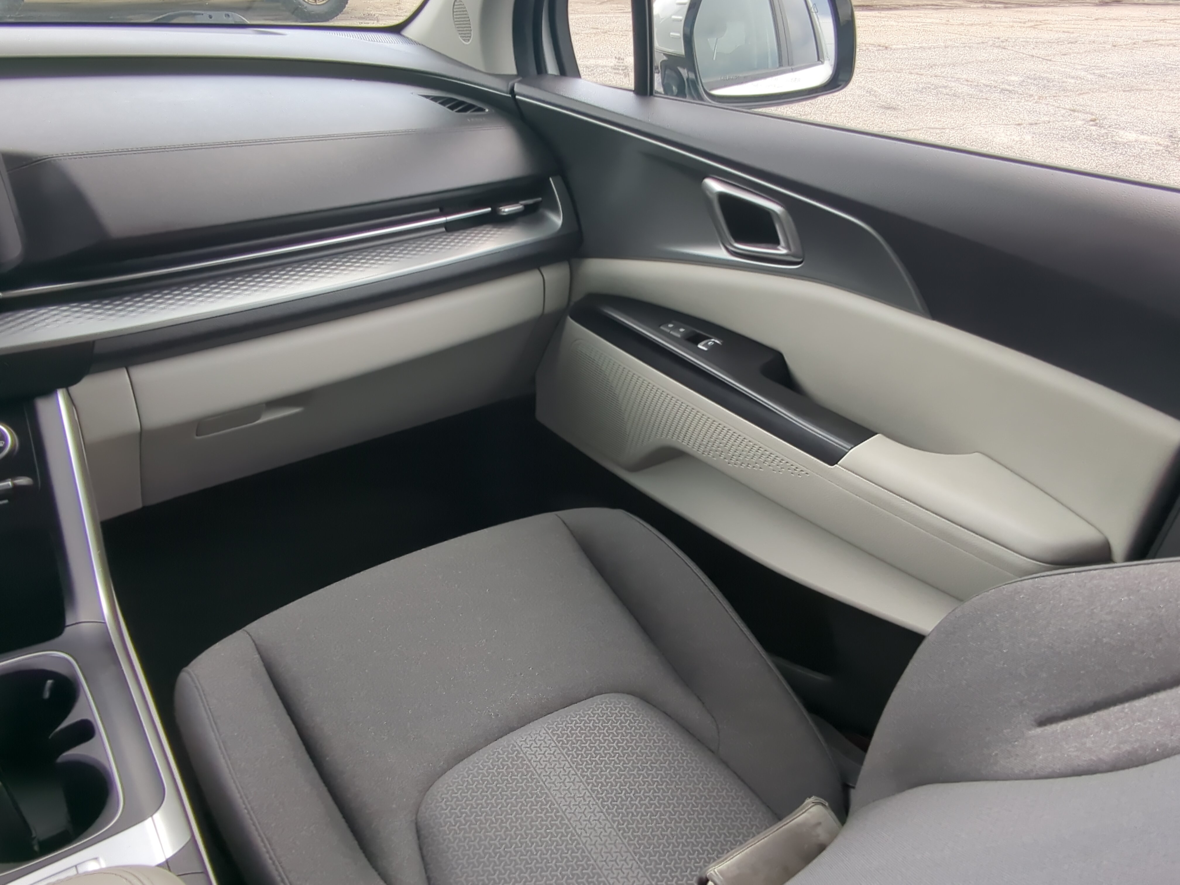 Used 2023 Kia Carnival LX FWD image 15