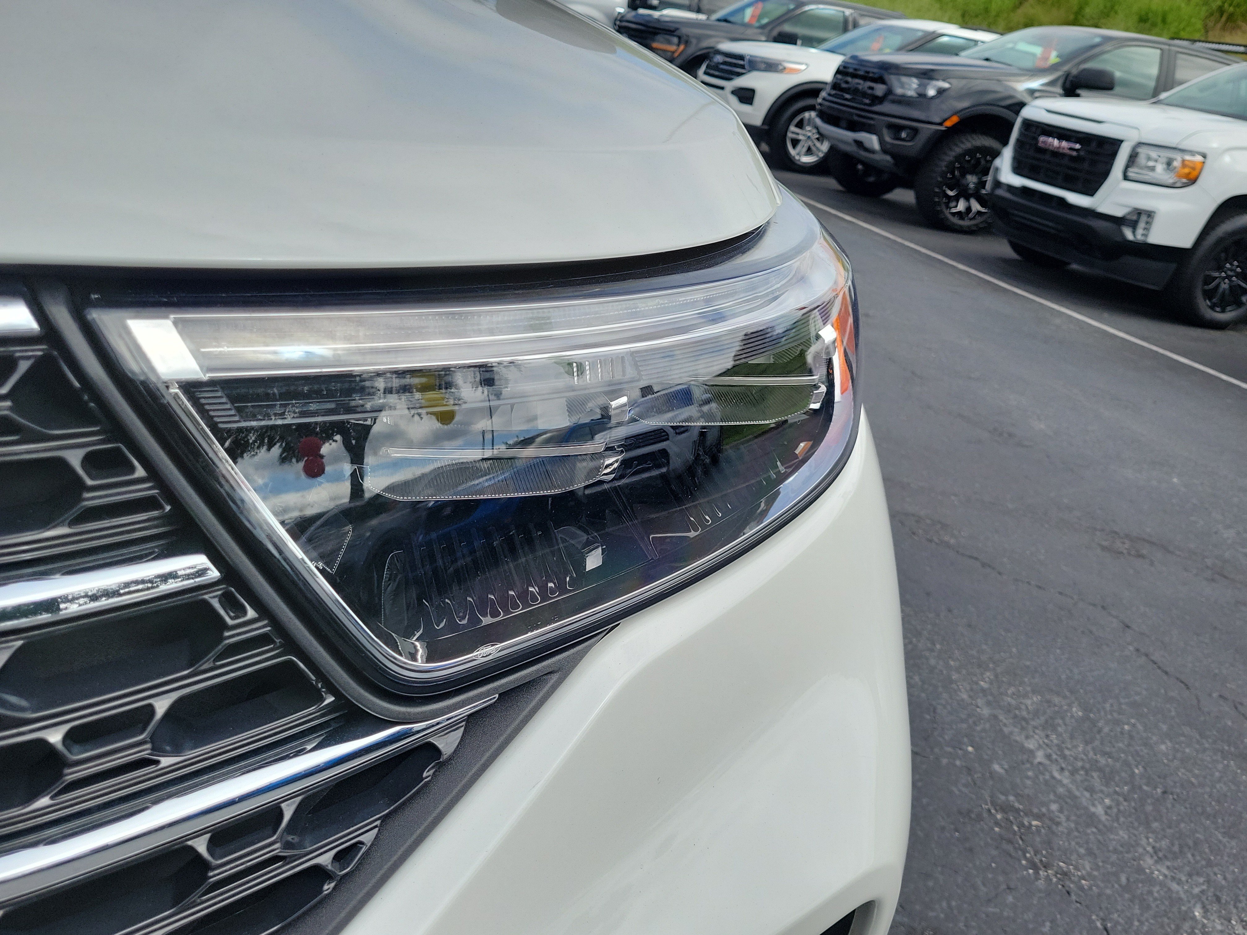 Certified 2024 Ford Explorer XLT RWD image 3