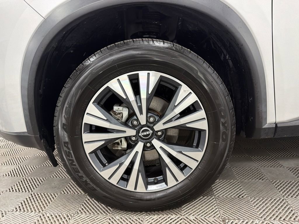 Used 2022 Nissan Rogue SV image 15