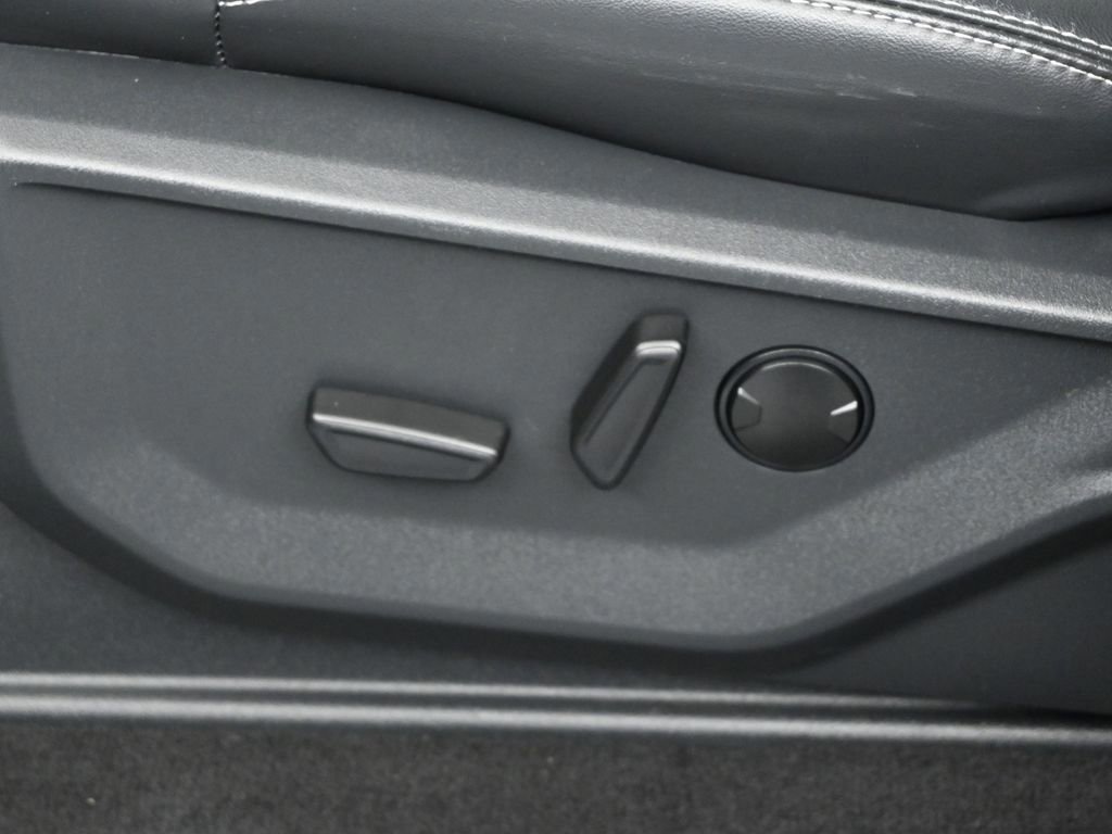 Certified 2025 Ford Expedition Max Platinum image 39