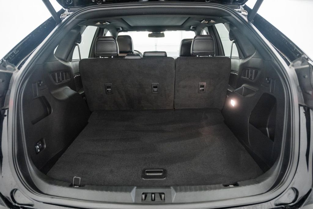 Certified 2024 Ford Edge ST-Line w/ Class II Trailer Tow Package AWD/4WD image 10