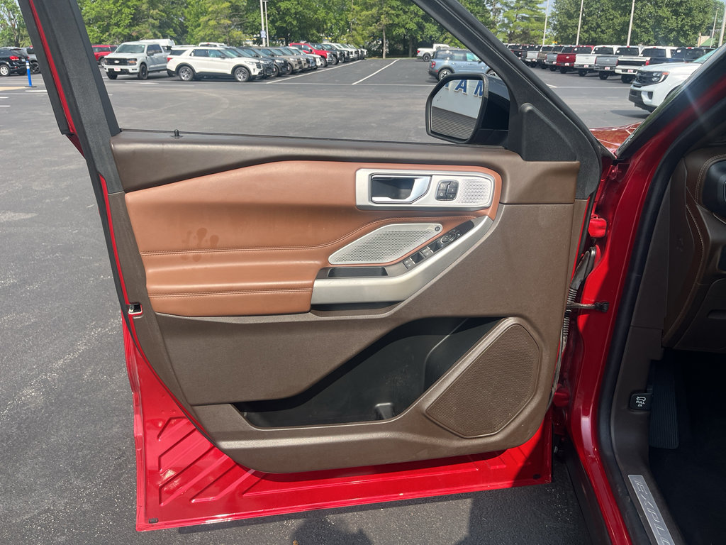 Certified 2021 Ford Explorer King Ranch w/ Premium Technology Package AWD/4WD image 14