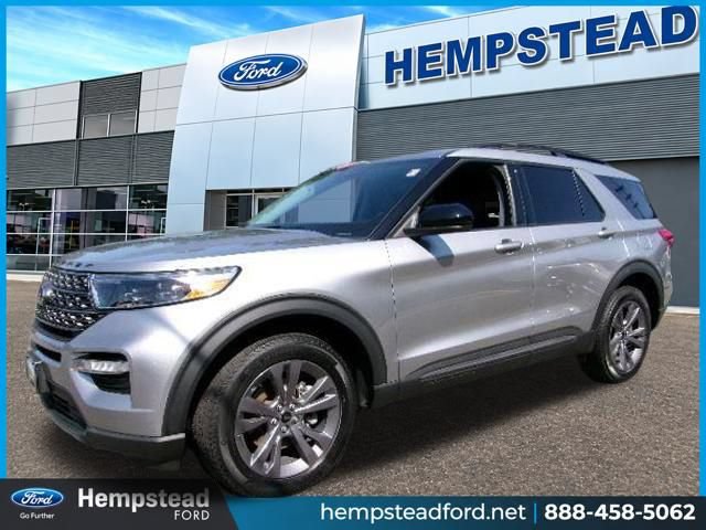 Certified 2023 Ford Explorer XLT w/ Equipment Group 202A AWD/4WD image 1