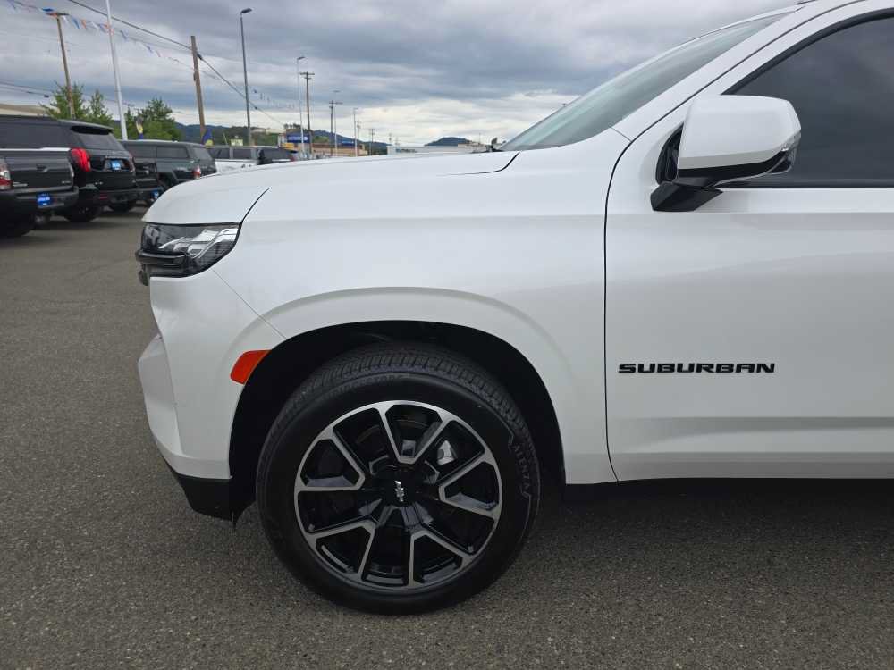 Used 2022 Chevrolet Suburban RST w/ Luxury Package AWD/4WD image 19