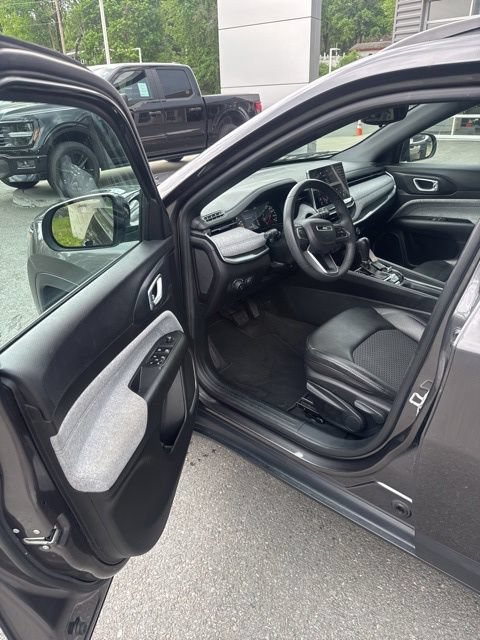 Used 2024 Jeep Compass Latitude AWD/4WD image 16
