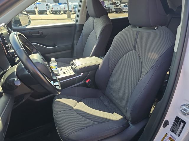 Used 2020 Toyota Highlander LE image 12