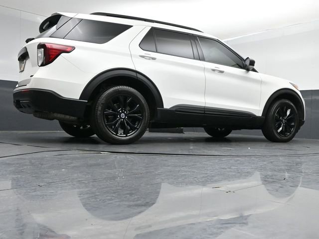 Certified 2022 Ford Explorer XLT w/ Equipment Group 202A AWD/4WD image 43