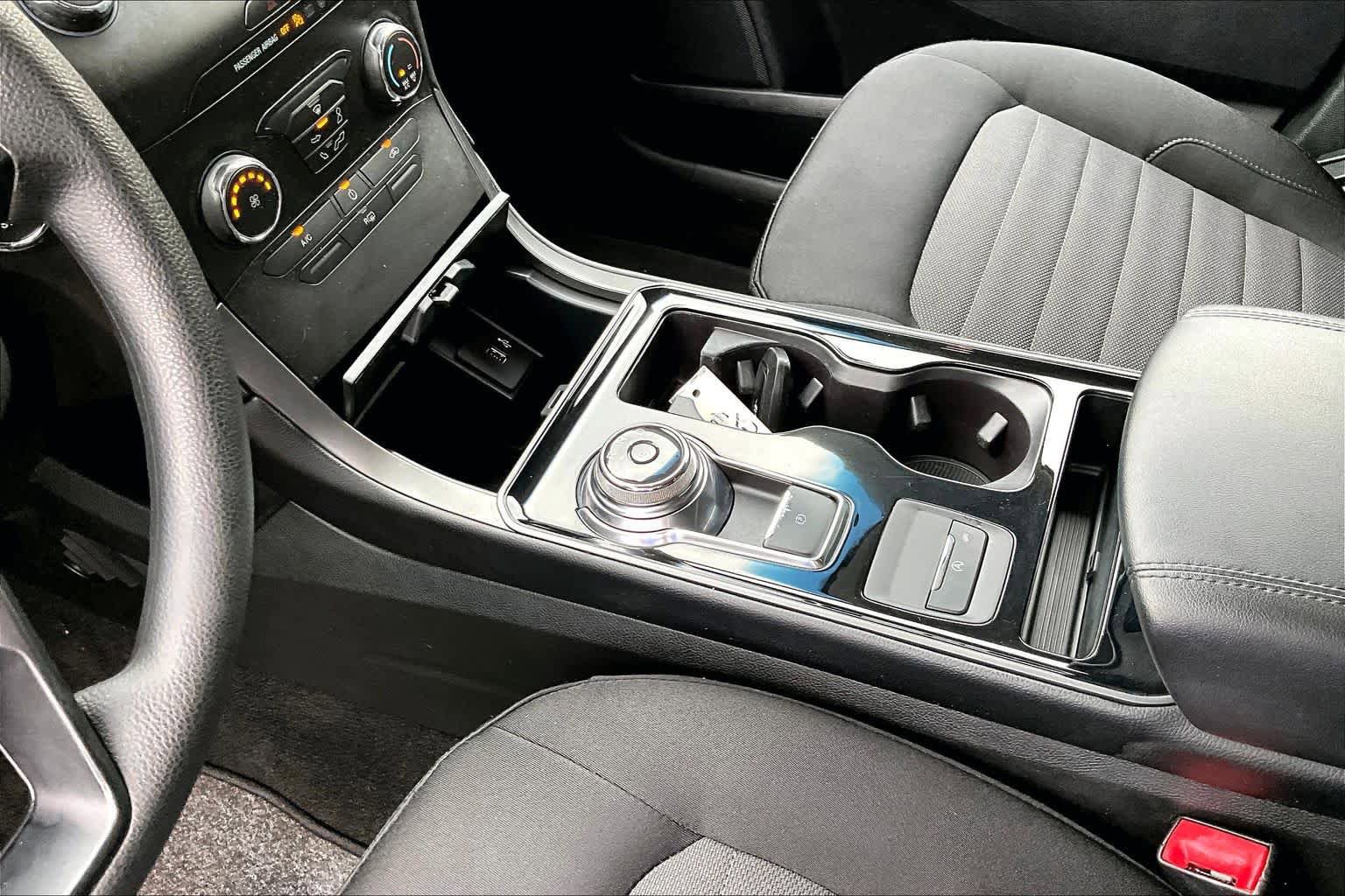 Certified 2019 Ford Edge SE FWD image 17
