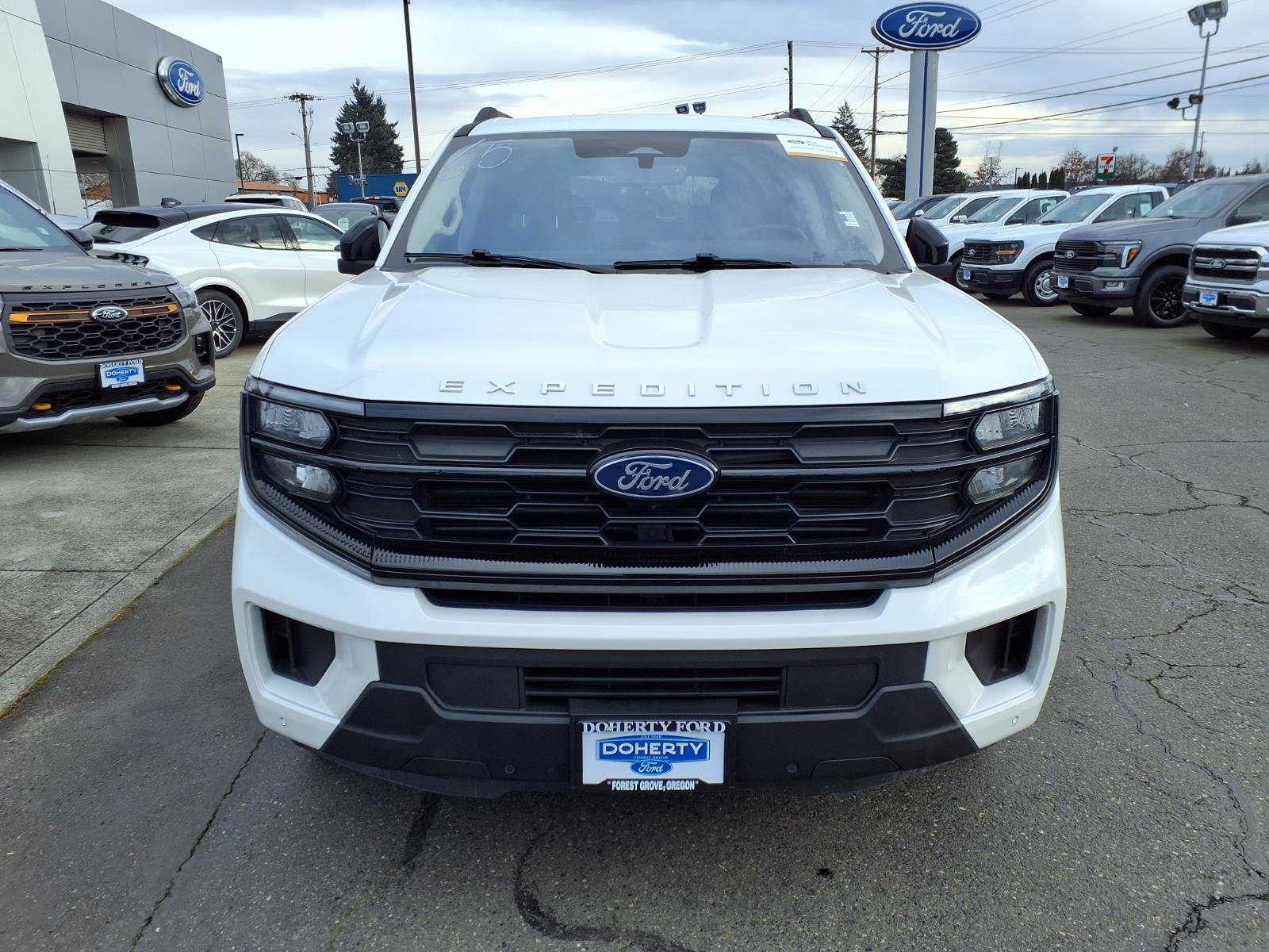 Certified 2025 Ford Expedition Active image 2