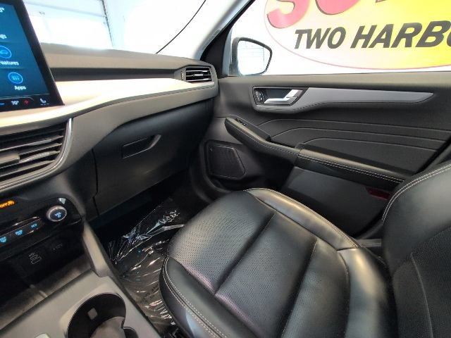 Certified 2024 Ford Escape Platinum AWD/4WD image 25