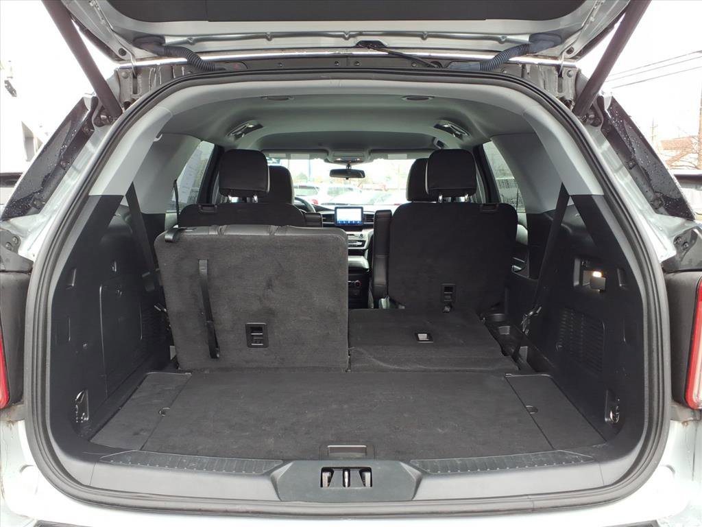 Certified 2022 Ford Explorer XLT w/ Equipment Group 202A image 11