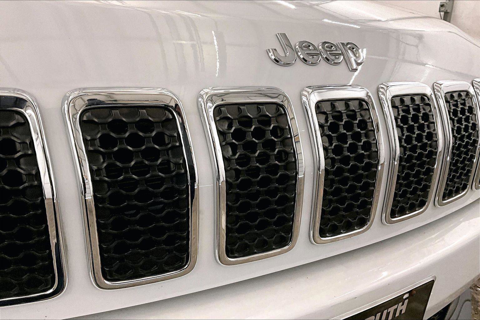 Used 2020 Jeep Cherokee Latitude Plus w/ Cold Weather Group image 29