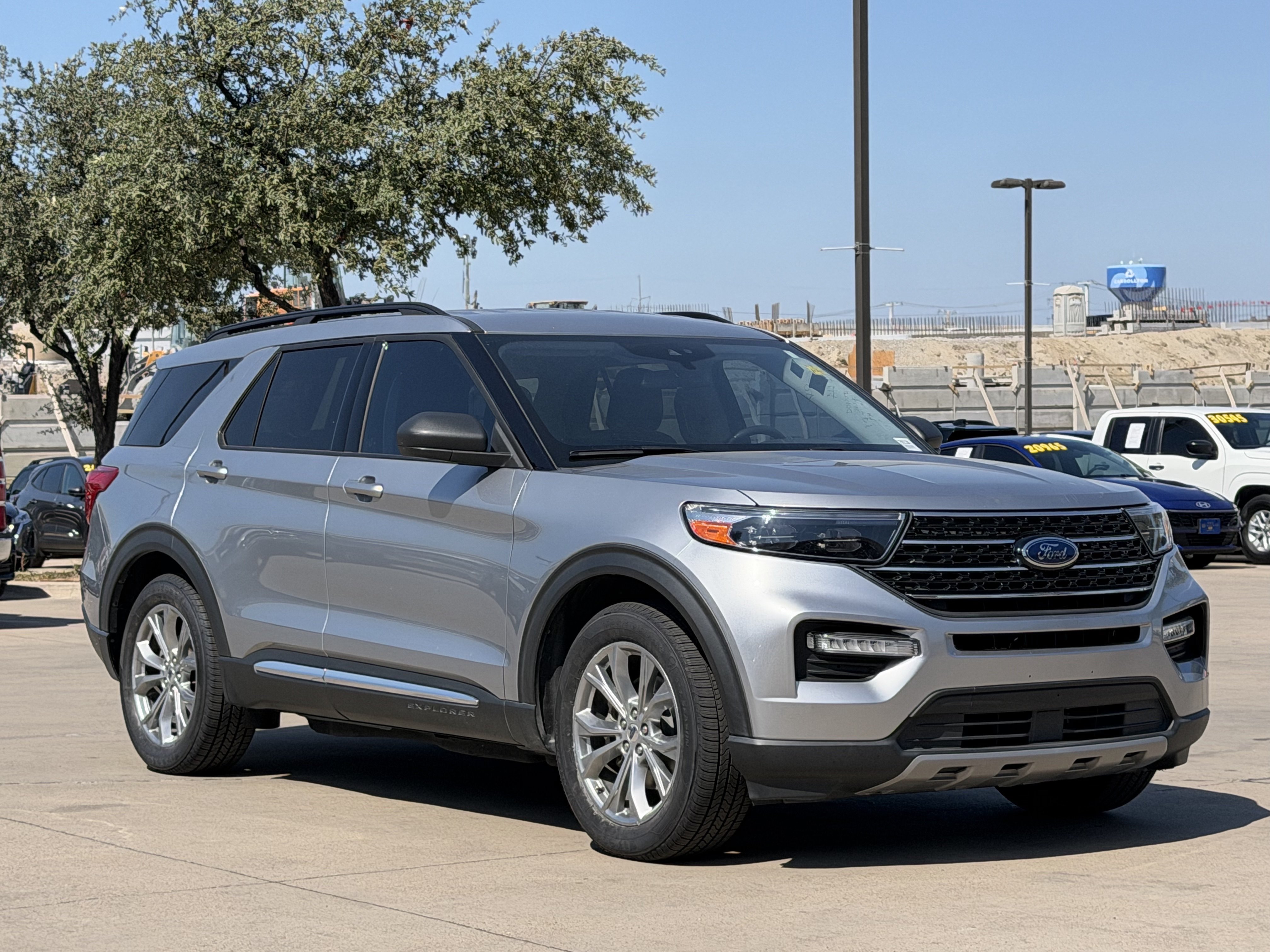 Certified 2021 Ford Explorer XLT w/ Equipment Group 202A RWD image 1