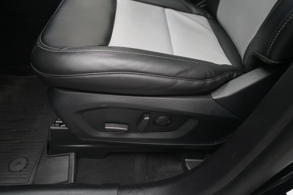Certified 2022 Ford Explorer XLT w/ XLT Sport Appearance Package AWD/4WD image 29