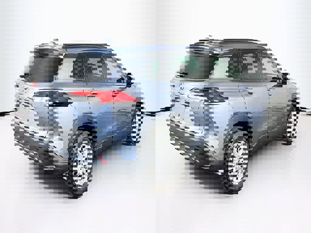 Used 2023 Toyota Corolla Cross LE image 5