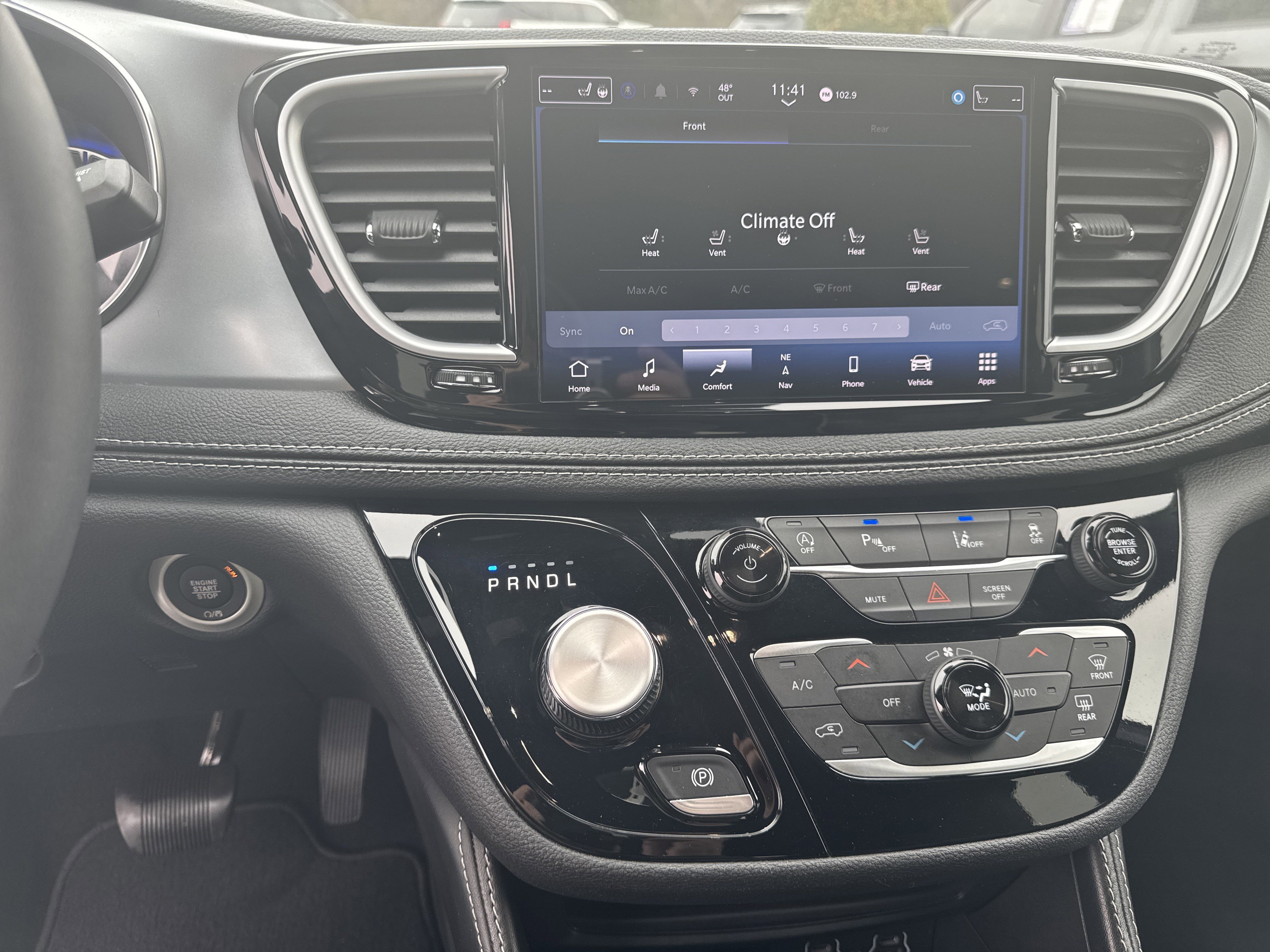 Used 2025 Chrysler Pacifica Limited image 27