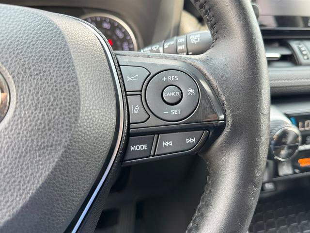 Used 2019 Toyota RAV4 XLE Premium w/ Cold Weather Package AWD/4WD image 18