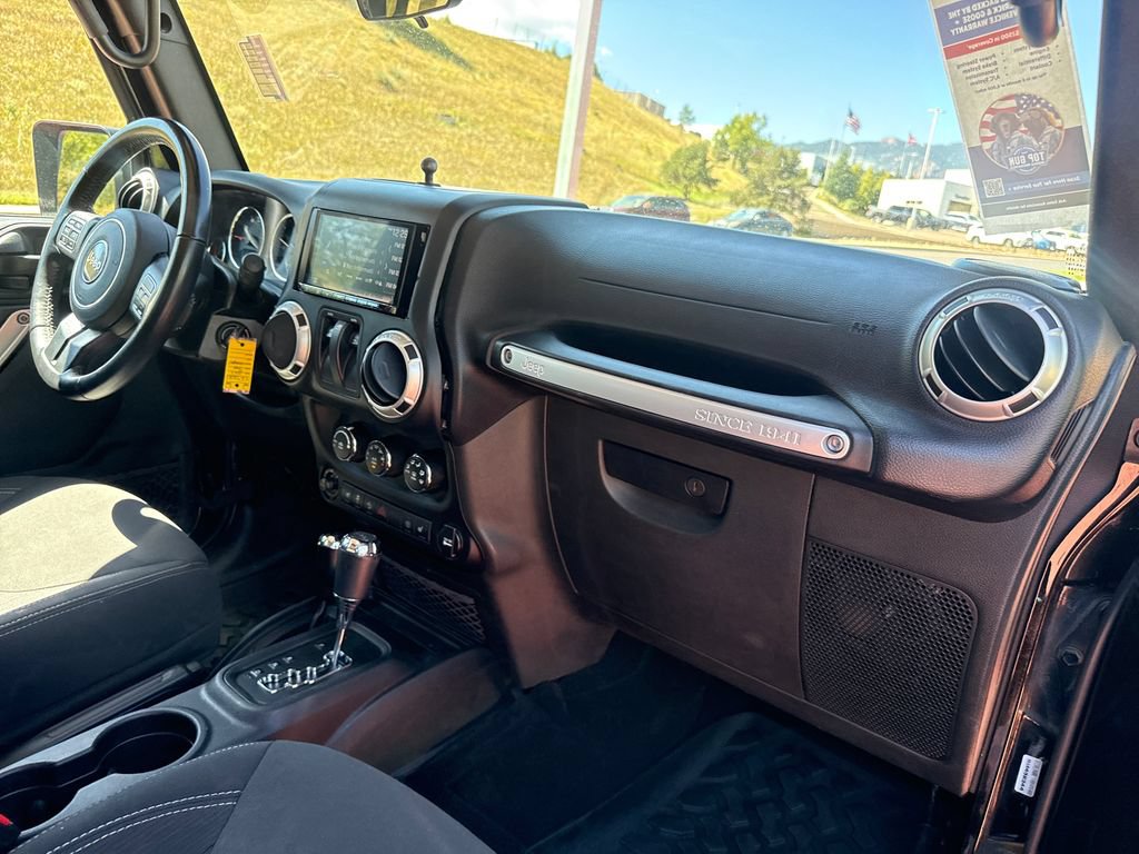 Used 2017 Jeep Wrangler Sahara w/ Dual Top Group AWD/4WD image 23