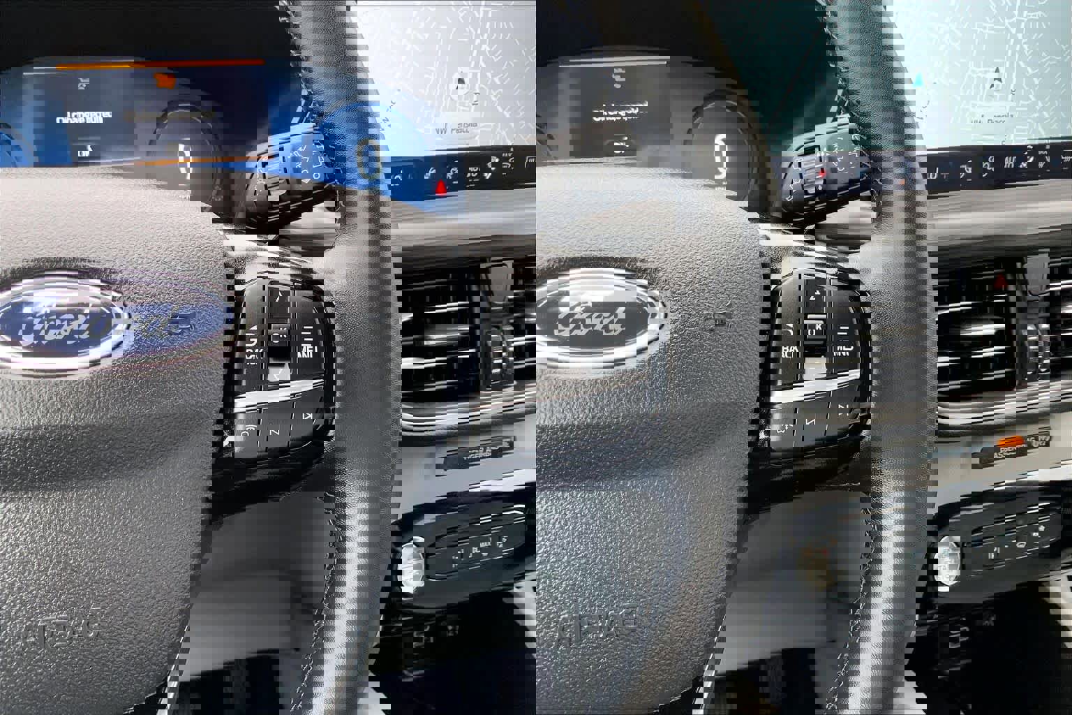 Certified 2025 Ford Escape SE w/ PHEV Premium Package image 24