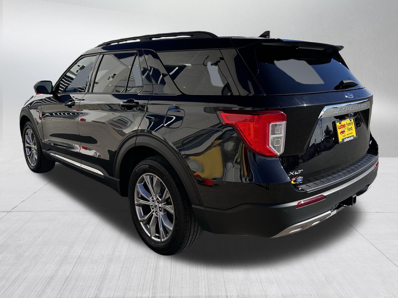 Certified 2023 Ford Explorer XLT w/ Equipment Group 202A AWD/4WD image 5