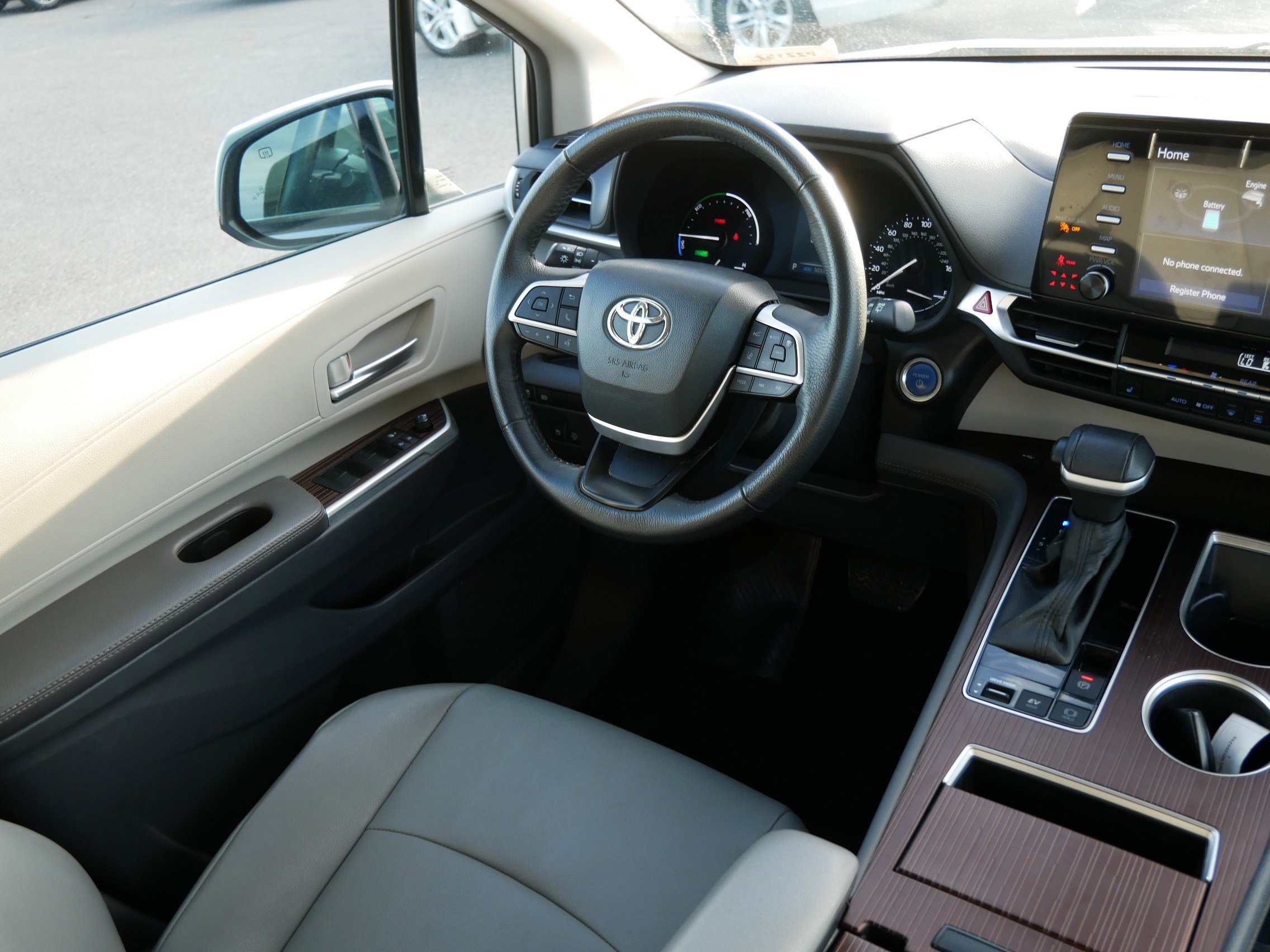 Used 2024 Toyota Sienna XLE image 9