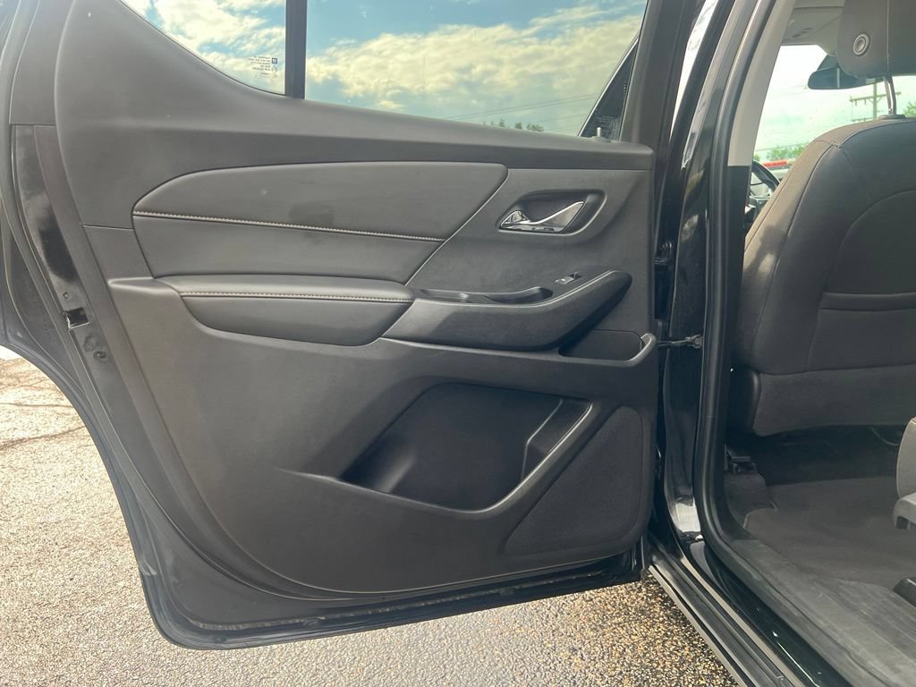 Used 2018 Chevrolet Traverse LT w/ LPO, 'HIT The Road' Package AWD/4WD image 27
