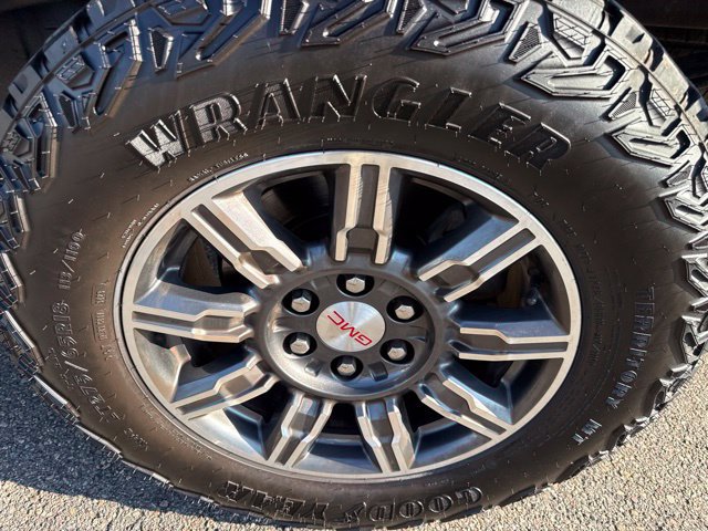 Used 2024 GMC Sierra 1500 AT4 w/ AT4 Preferred Package AWD/4WD image 12