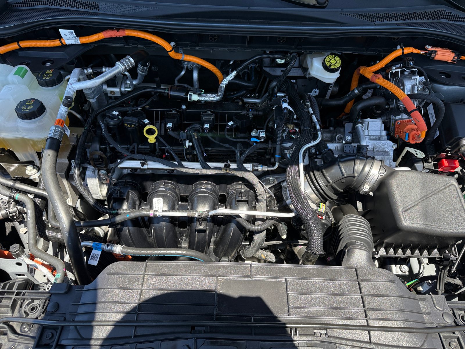 Certified 2025 Ford Escape SE w/ PHEV Premium Package FWD image 20