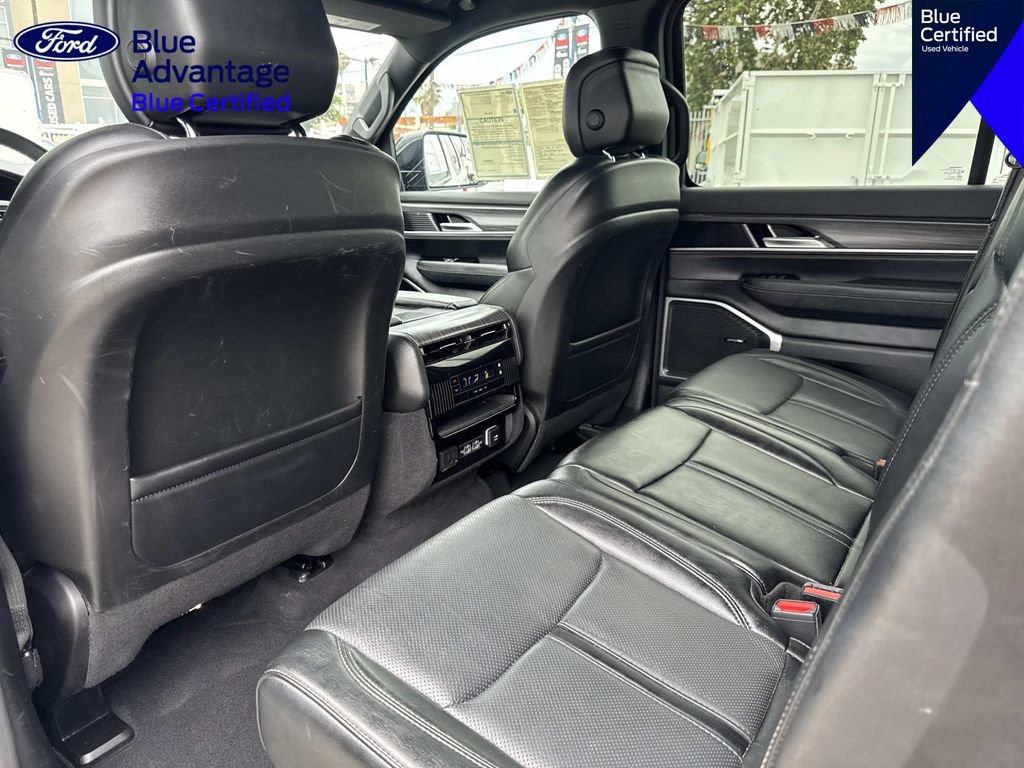 Used 2024 Jeep Wagoneer L Series II RWD image 13