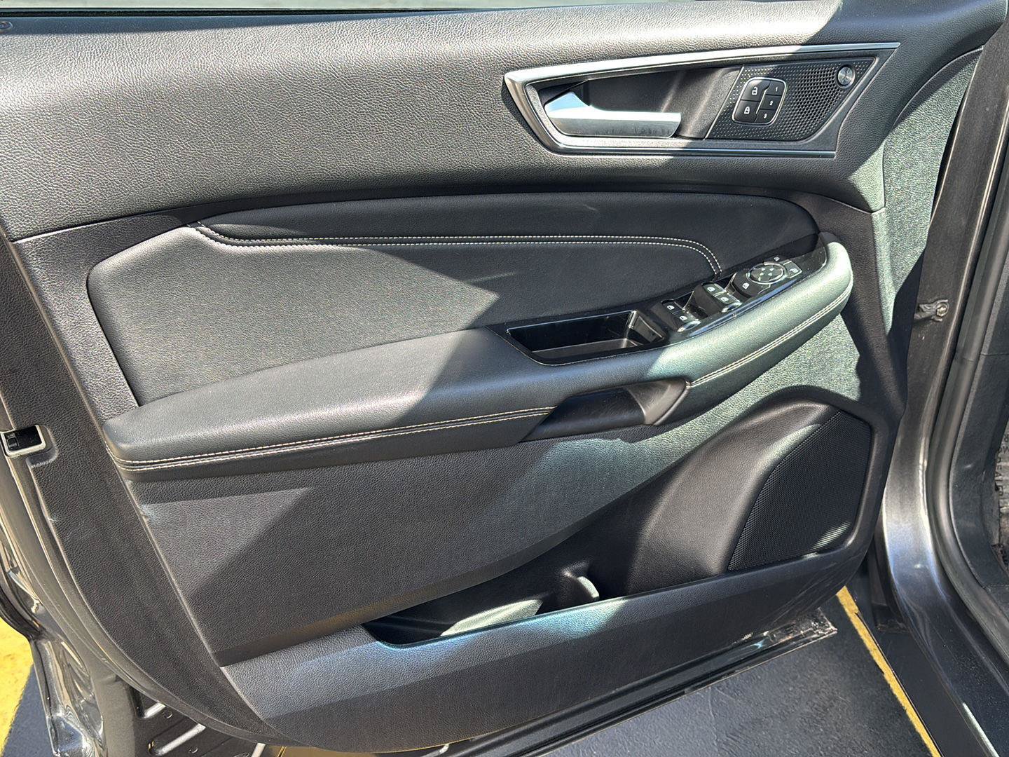 Certified 2019 Ford Edge Titanium w/ Cold Weather Package AWD/4WD image 10