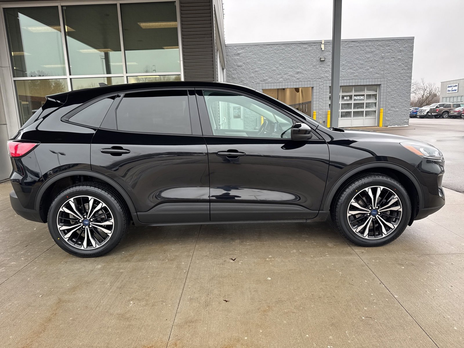 Certified 2022 Ford Escape SE w/ SE Sport Appearance Package image 2