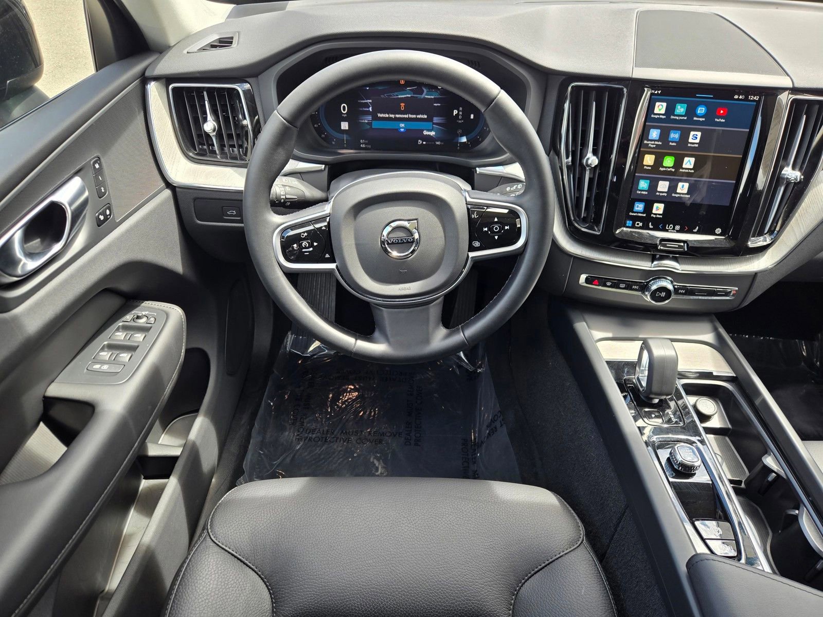 Used 2025 Volvo XC60 B5 Plus AWD/4WD image 15