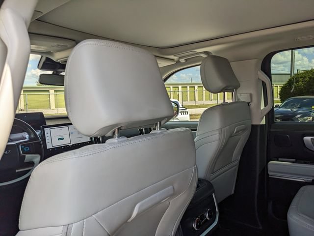Certified 2025 Ford Expedition Platinum w/ Driver's Package AWD/4WD image 19