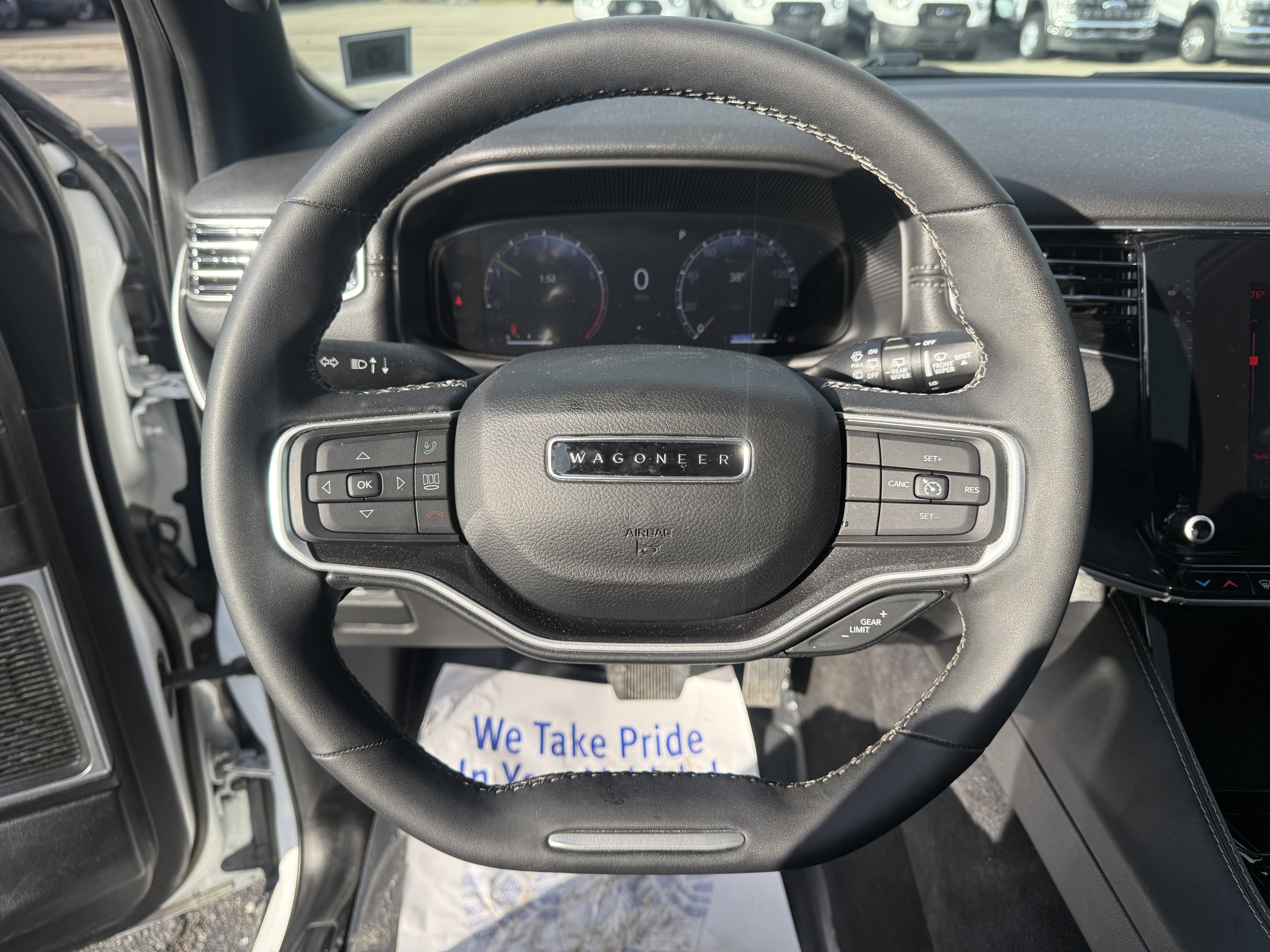 Used 2024 Jeep Wagoneer 4WD w/ Premium Group I image 14