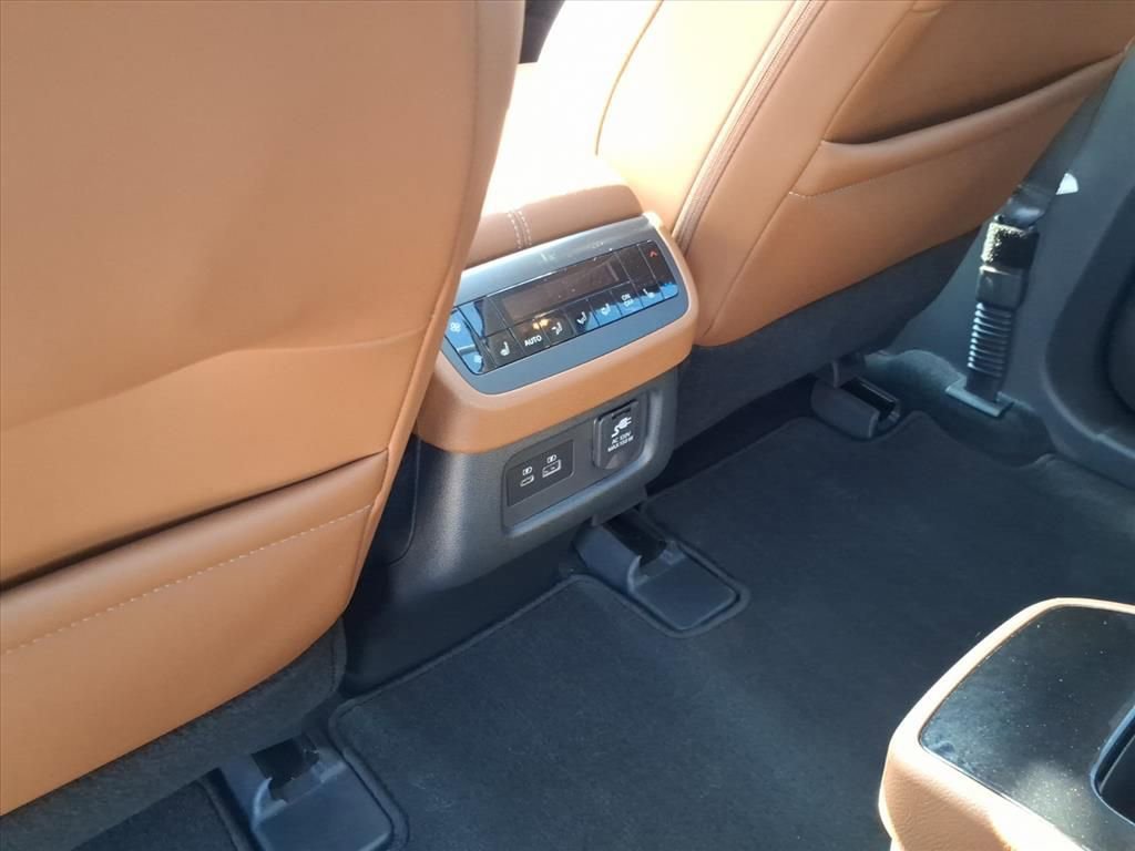 Used 2023 Nissan Pathfinder Platinum image 14