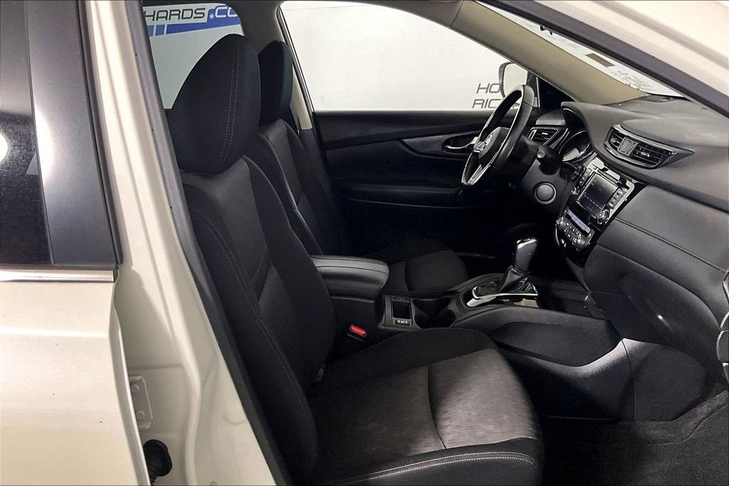 Used 2020 Nissan Rogue SV image 6