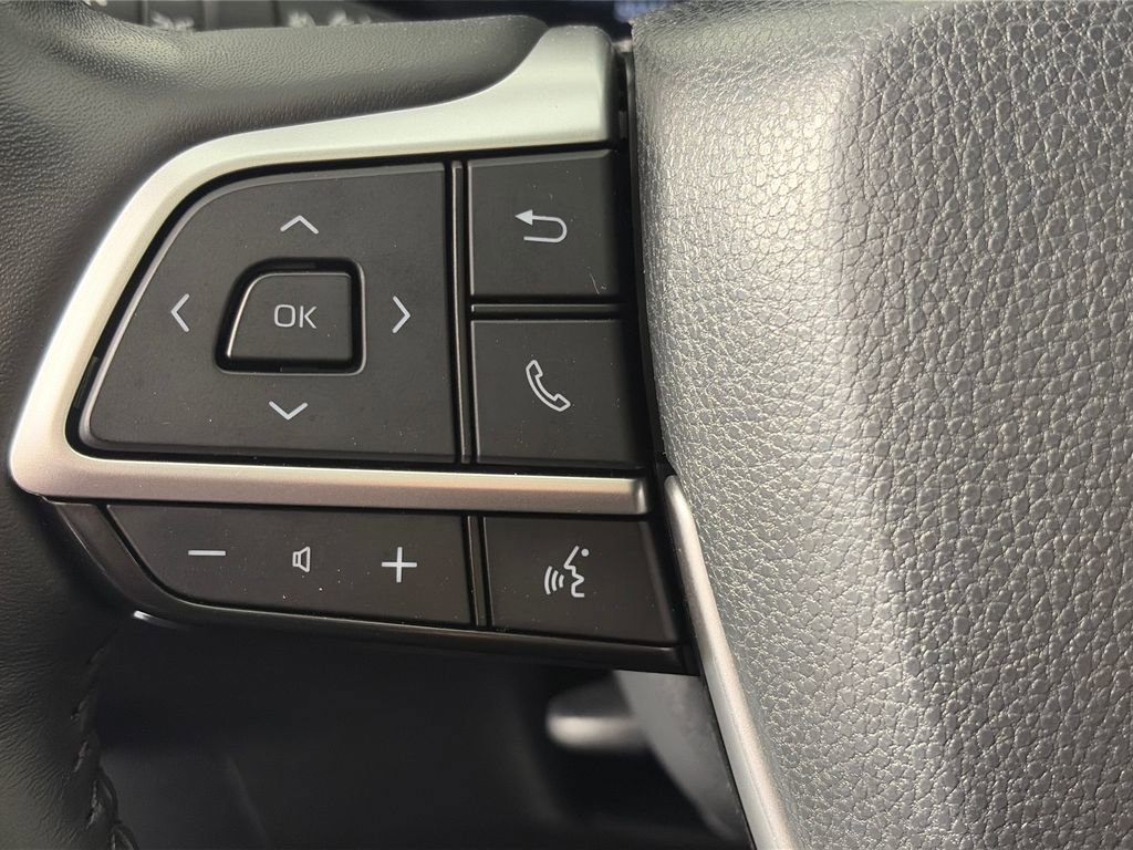 Used 2024 Toyota Grand Highlander AWD image 16