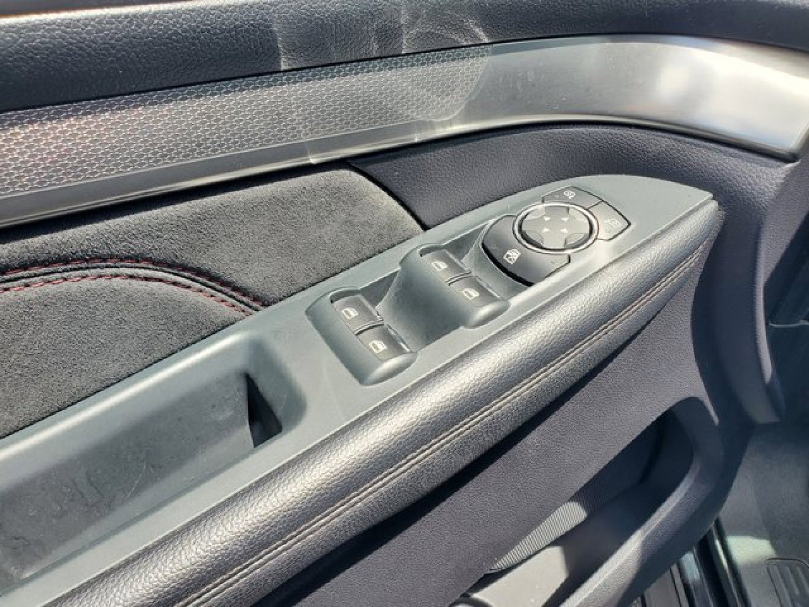 Certified 2019 Ford Explorer XLT w/ Equipment Group 202A FWD image 12