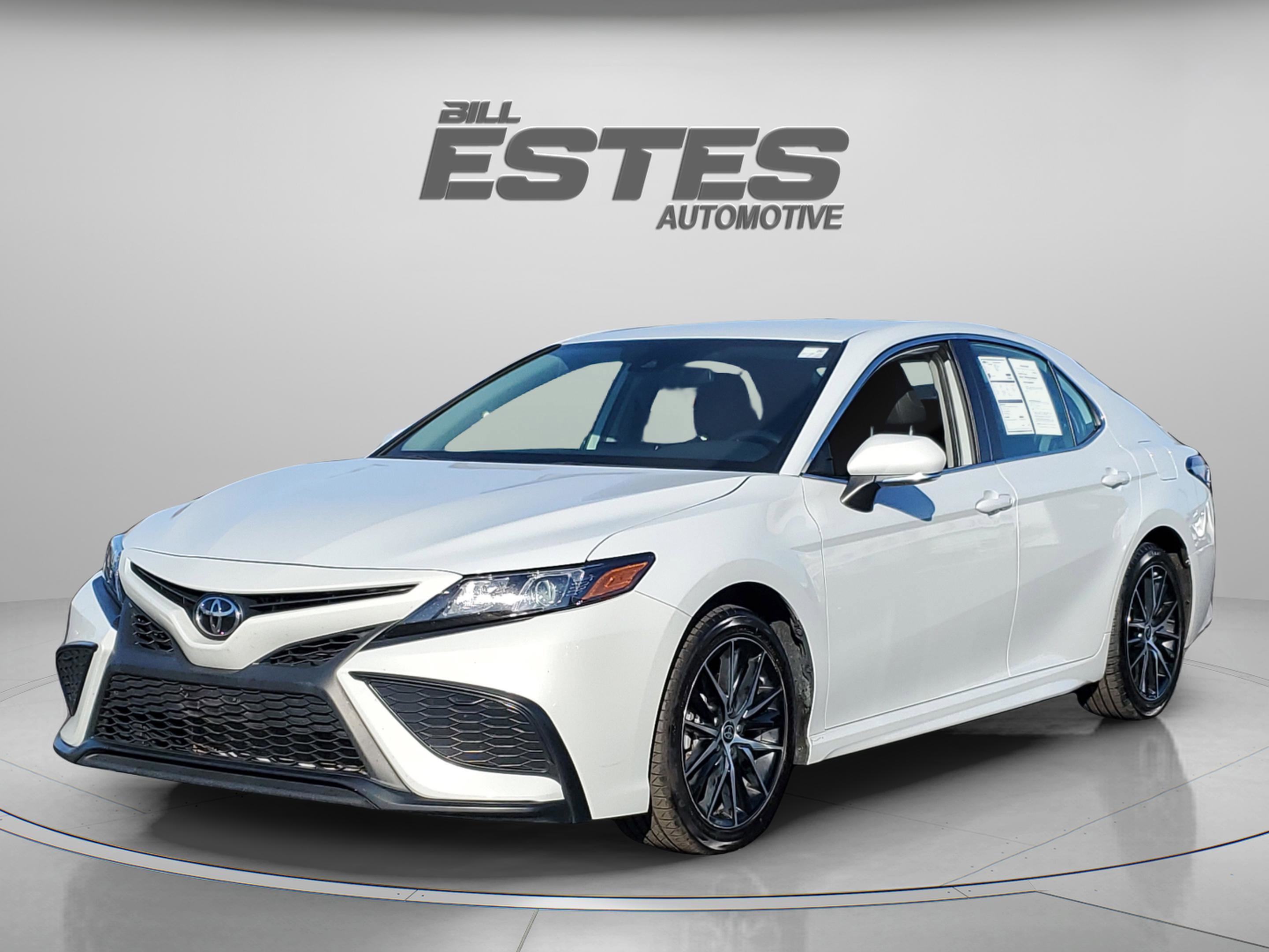 Used 2024 Toyota Camry SE image 1