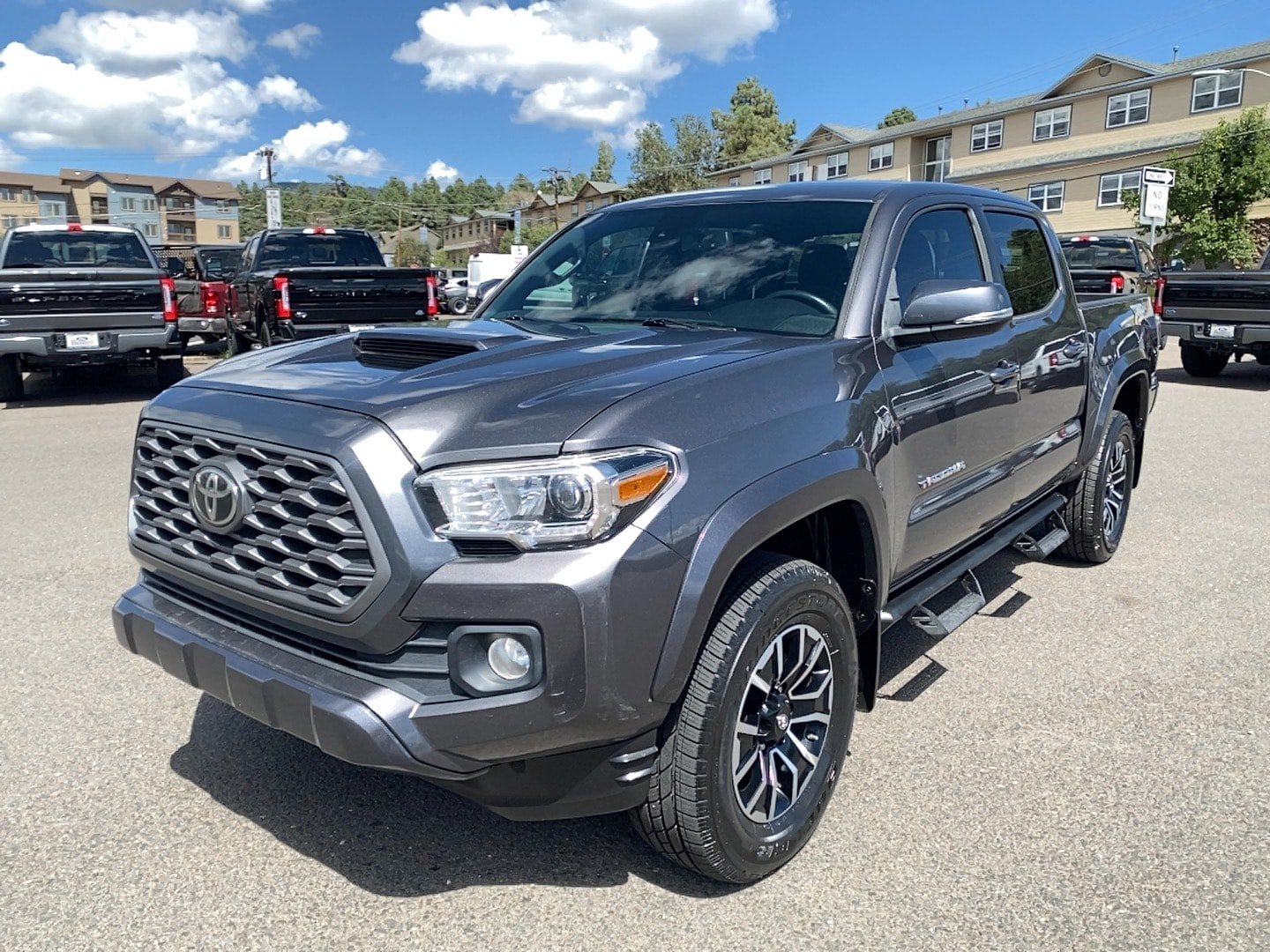 Used 2020 Toyota Tacoma TRD Sport w/ Technology Package AWD/4WD image 2