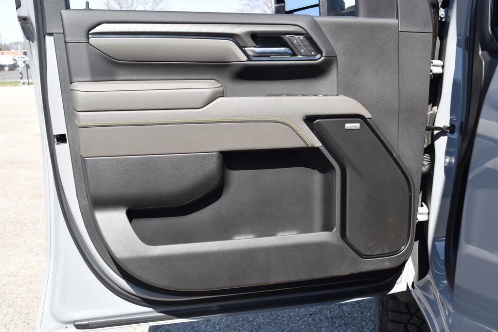 Used 2024 Chevrolet Silverado 2500 ZR2 w/ Technology Package image 9
