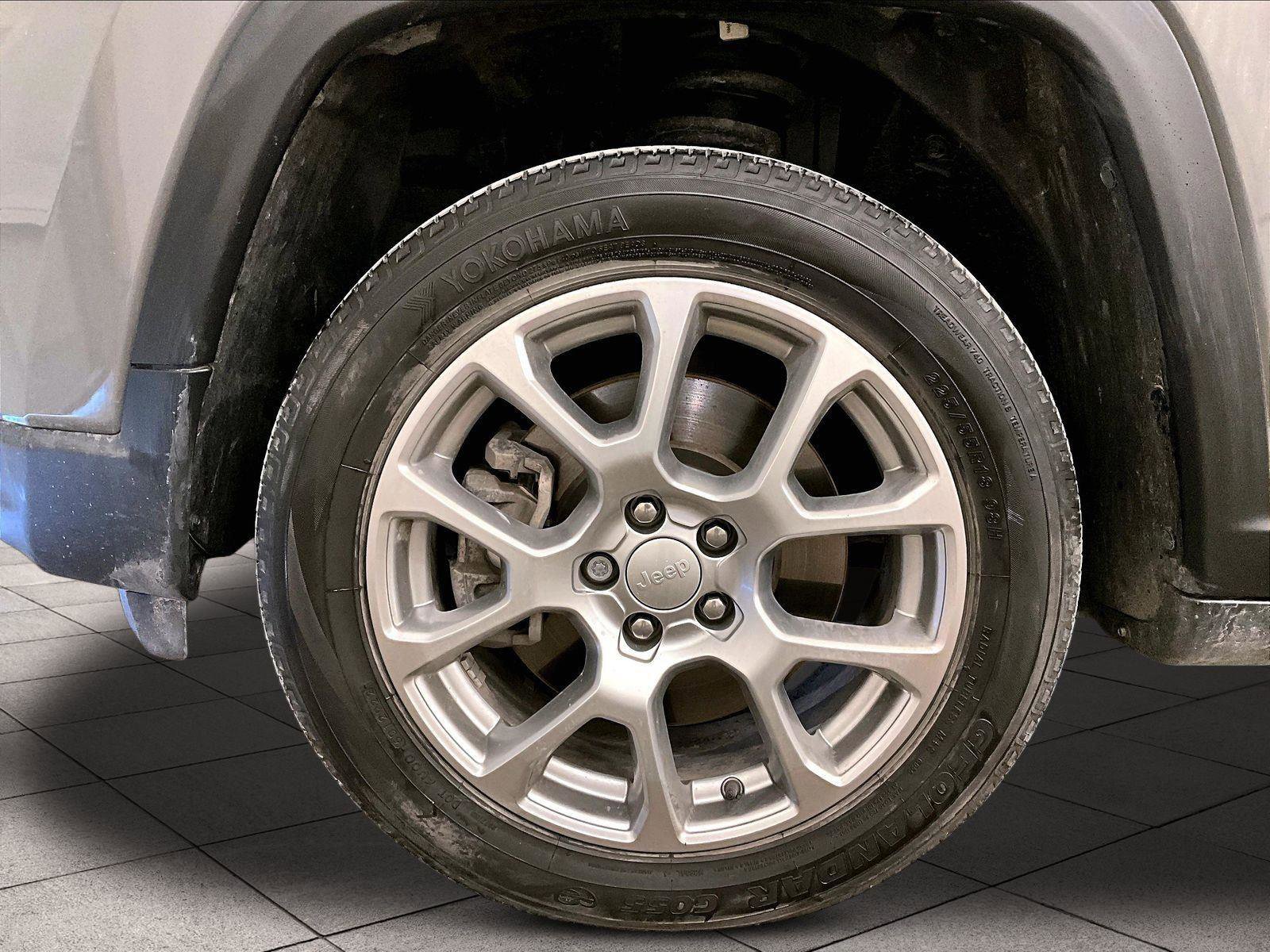 Used 2023 Jeep Compass Latitude AWD/4WD image 8